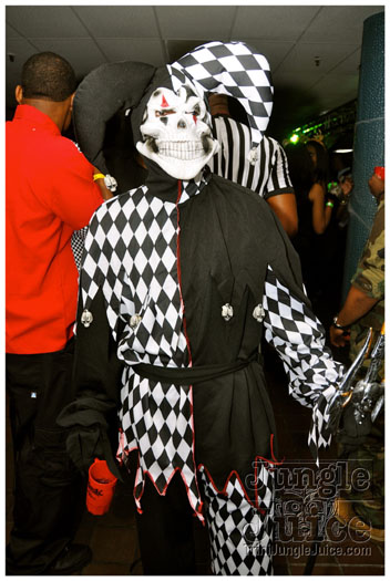 mask_halloween_2011-035