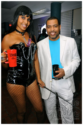 mask_halloween_2011-036