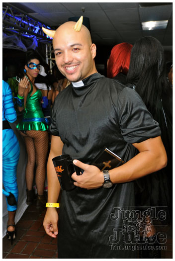 mask_halloween_2011-054