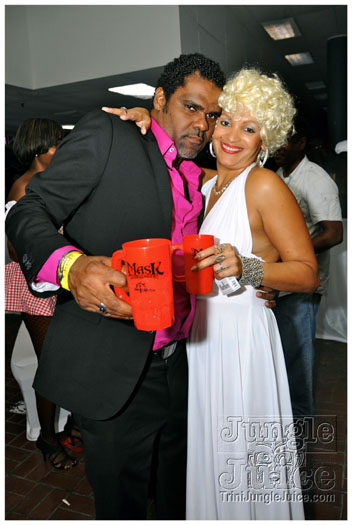 mask_halloween_2011-057