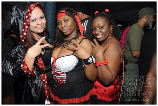 mask_halloween_2011-093