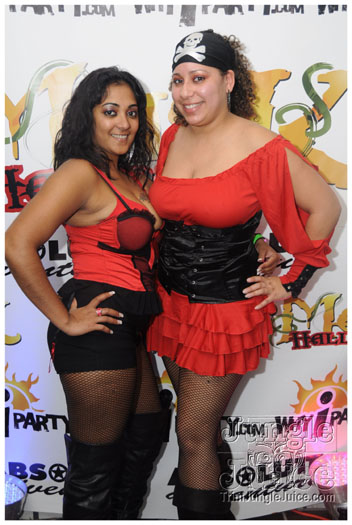 mask_halloween_2011-128