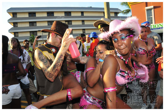 cayman_carnival_2011_part2-023