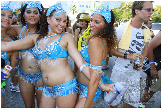 cayman_carnival_2011_part2-074
