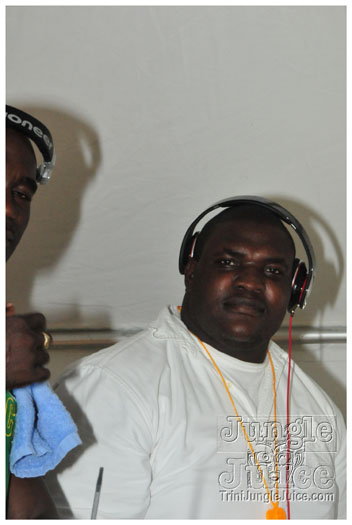 cayman_carnival_2011_part3-024