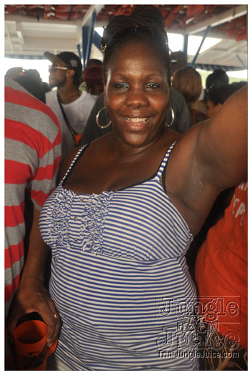 bikini_cruise_party_boat_2011-111