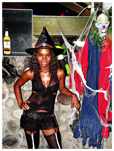 halloween_mania_bananas_oct29-001