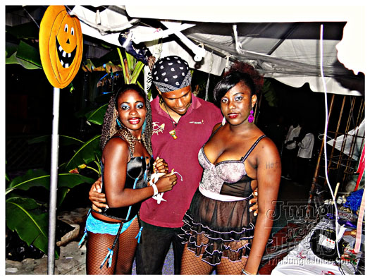 halloween_mania_bananas_oct29-020