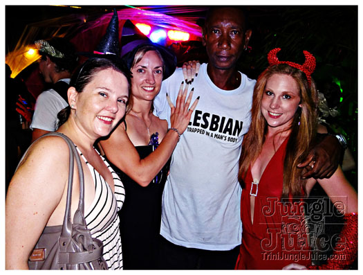 halloween_mania_bananas_oct29-029