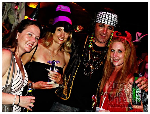 halloween_mania_bananas_oct29-083