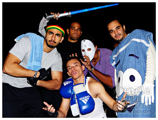 halloween_mania_bananas_oct29-090