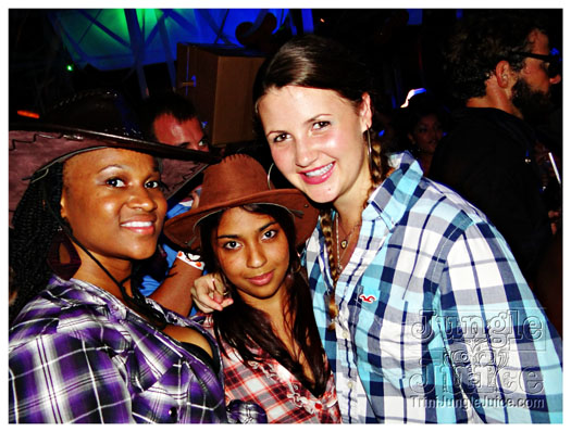 halloween_mania_bananas_oct29-094