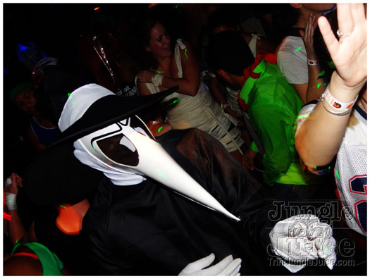 halloween_mania_bananas_oct29-103