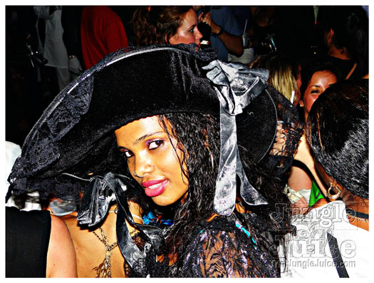 halloween_mania_bananas_oct29-105