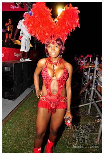 midnight_in_the_moonlight_2011-006