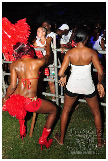 midnight_in_the_moonlight_2011-009