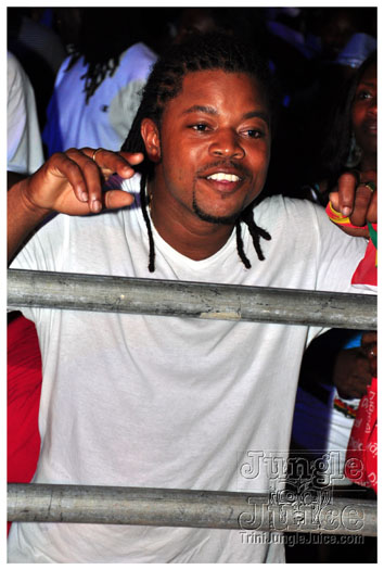 midnight_in_the_moonlight_2011-011