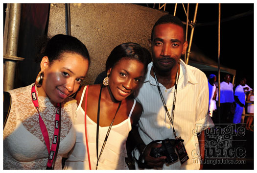 midnight_in_the_moonlight_2011-012