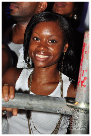 midnight_in_the_moonlight_2011-025