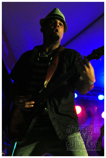 midnight_in_the_moonlight_2011-033