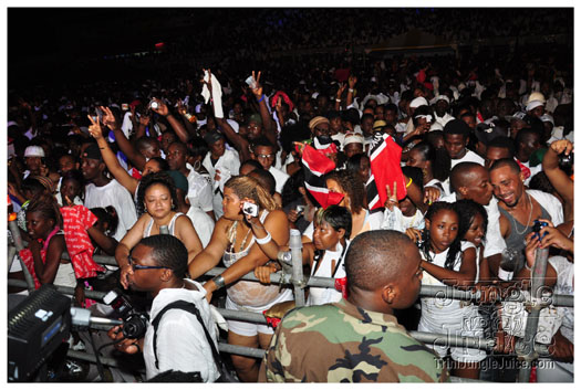 midnight_in_the_moonlight_2011-042