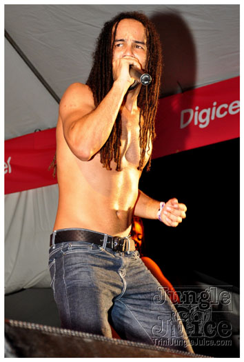 midnight_in_the_moonlight_2011-069