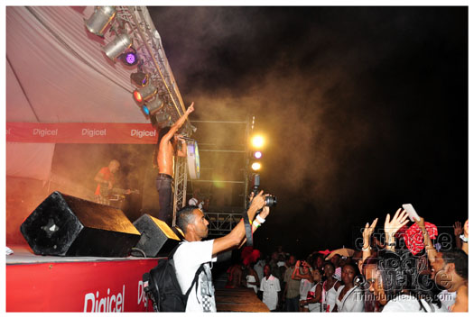 midnight_in_the_moonlight_2011-080