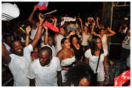 midnight_in_the_moonlight_2011-099