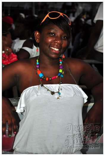 midnight_in_the_moonlight_2011-110