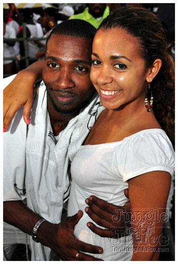 midnight_in_the_moonlight_2011-111