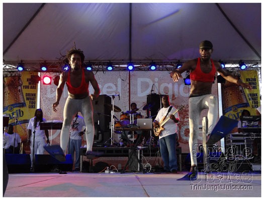 midnight_in_the_moonlight_2011-200