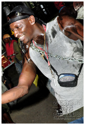 spicemas_jouvert_2011_pt1-030