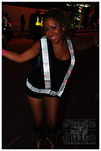 grenada_mon_night_mas_2011-002
