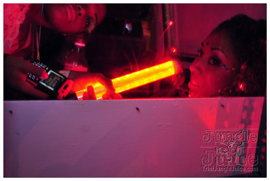 grenada_mon_night_mas_2011-006