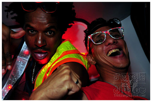 grenada_mon_night_mas_2011-008