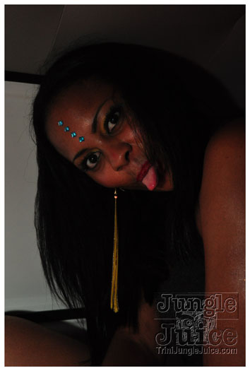 grenada_mon_night_mas_2011-010