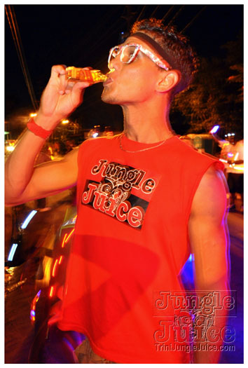 grenada_mon_night_mas_2011-023