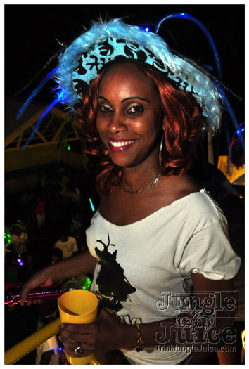 grenada_mon_night_mas_2011-036
