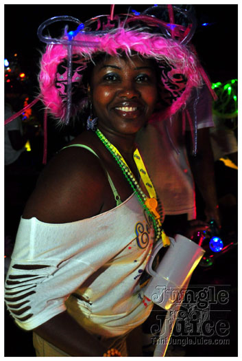 grenada_mon_night_mas_2011-037