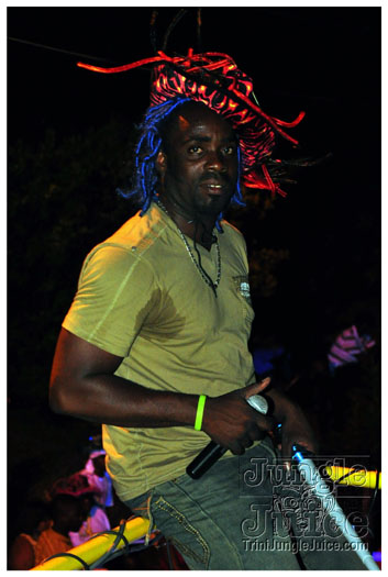 grenada_mon_night_mas_2011-041