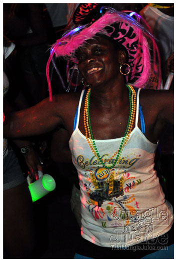 grenada_mon_night_mas_2011-058