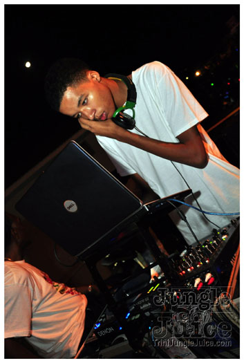 grenada_mon_night_mas_2011-074