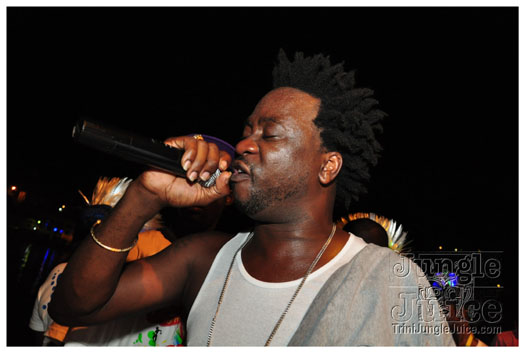 grenada_mon_night_mas_2011-077