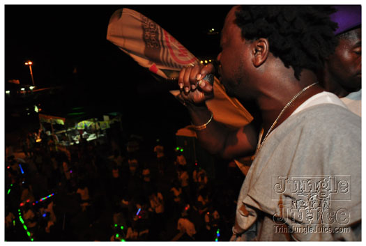 grenada_mon_night_mas_2011-078