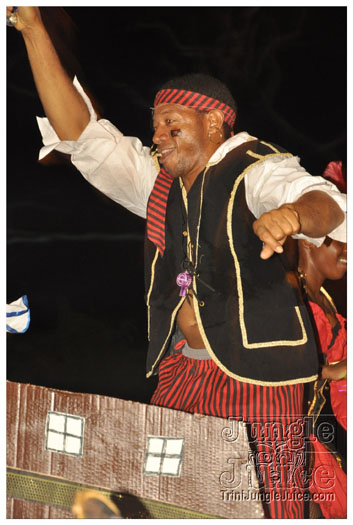 grenada_mon_night_mas_2011-083