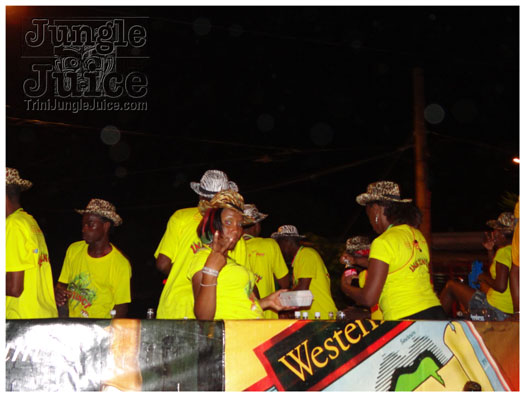 grenada_mon_night_mas_2011-096