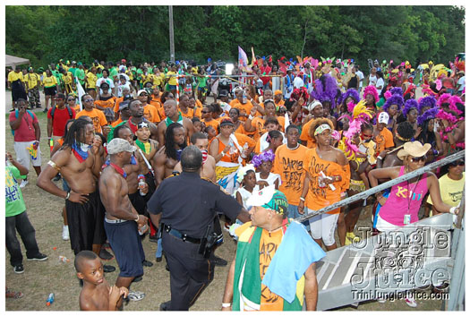houston_parade_jul3_2011_pt1-200