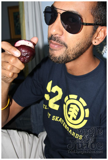 bacchanal_ja_extras_2011-002