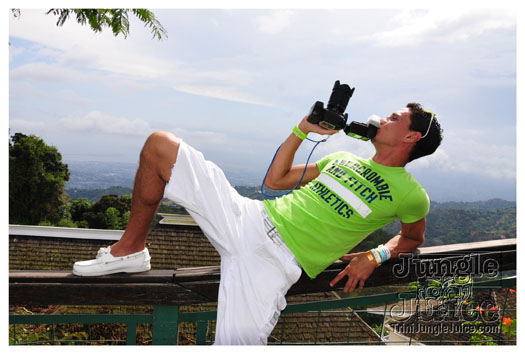 bacchanal_ja_extras_2011-020