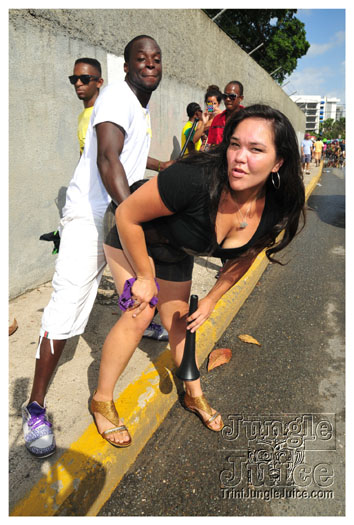 bacchanal_ja_extras_2011-064